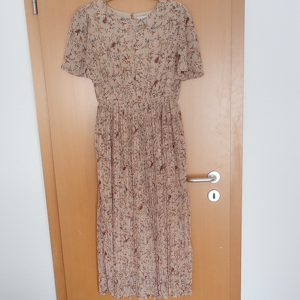 Hayden Cream and Tan Puff Sleeve Midi Dress